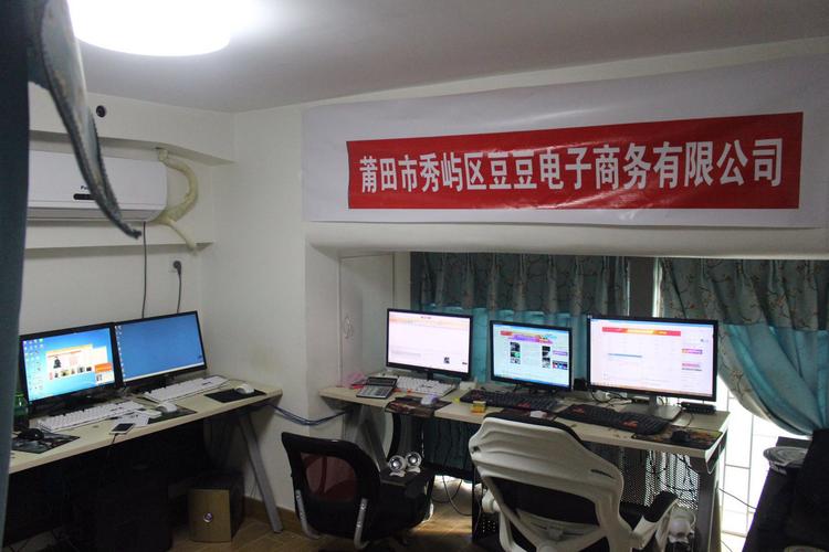 林思宁,公司经营范围包括:通过互联网销售珠宝首饰,鞋服